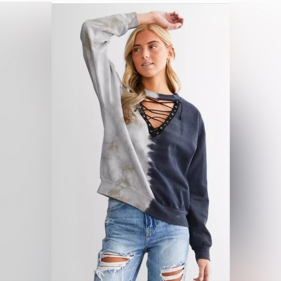 Nwot. Gilded intent sweatshirt size medium - Picture 1 of 4